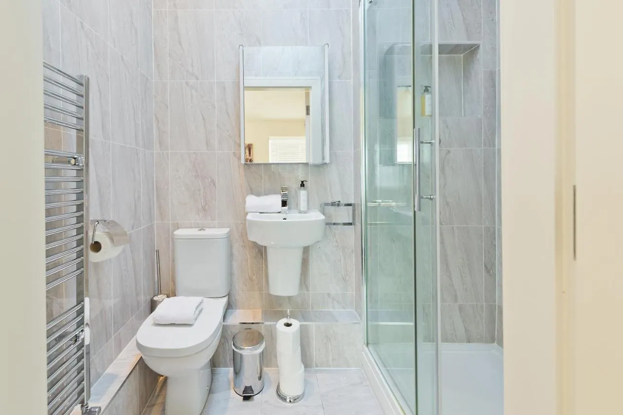 The John Lennon Suite - Hiphipstay Dublin 4*,