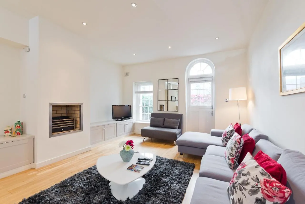 The John Lennon Suite - Hiphipstay Dublin 4*,